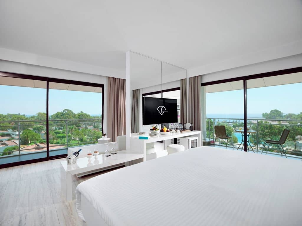 rooms-pearl-corner-room