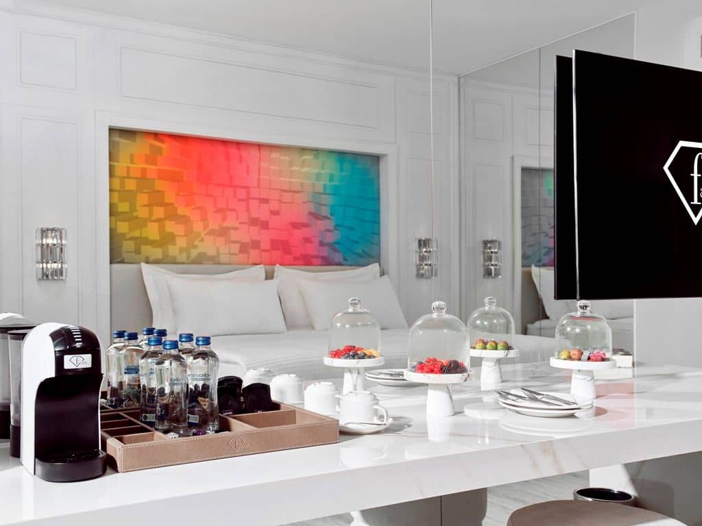rooms-pearl-room-land-view