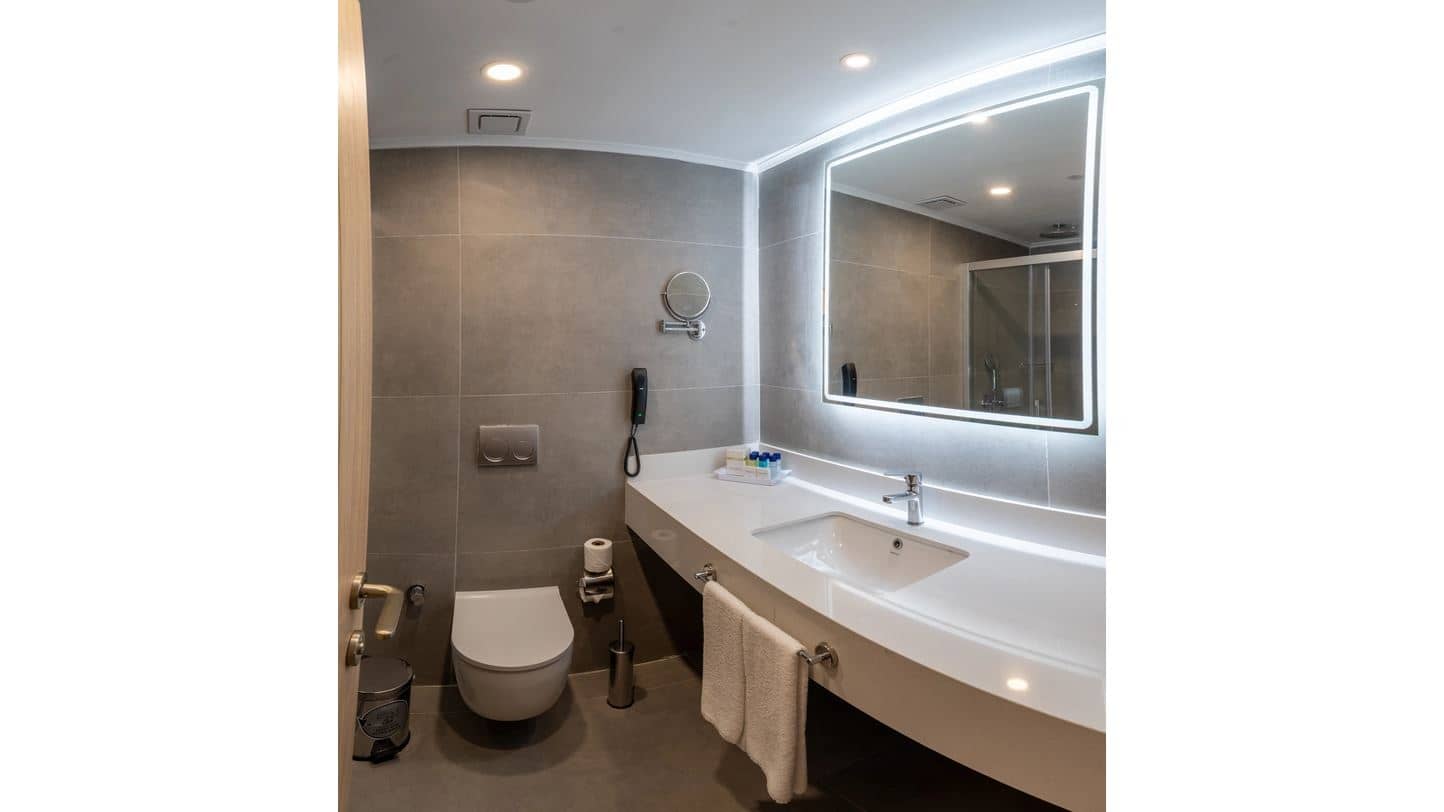 rooms-swim-up-room