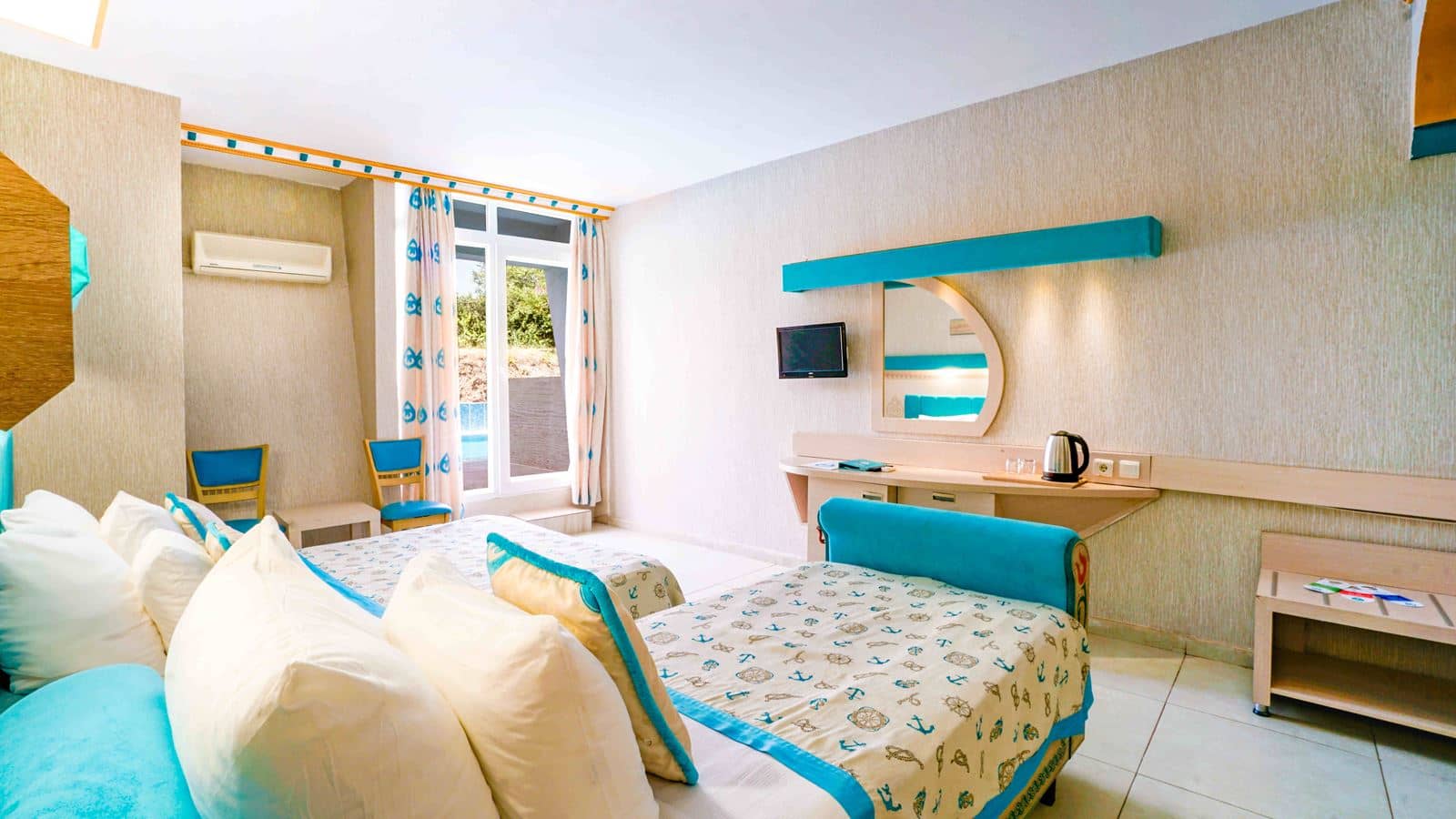 rooms-swim-up-room