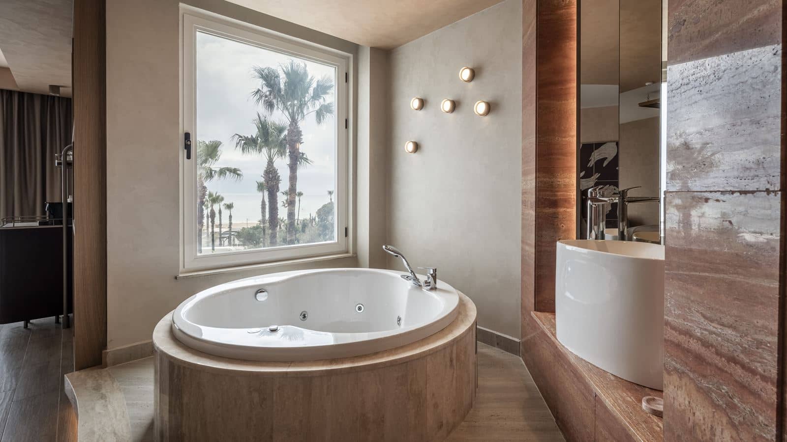 rooms-superior-jacuzzi-sea-view