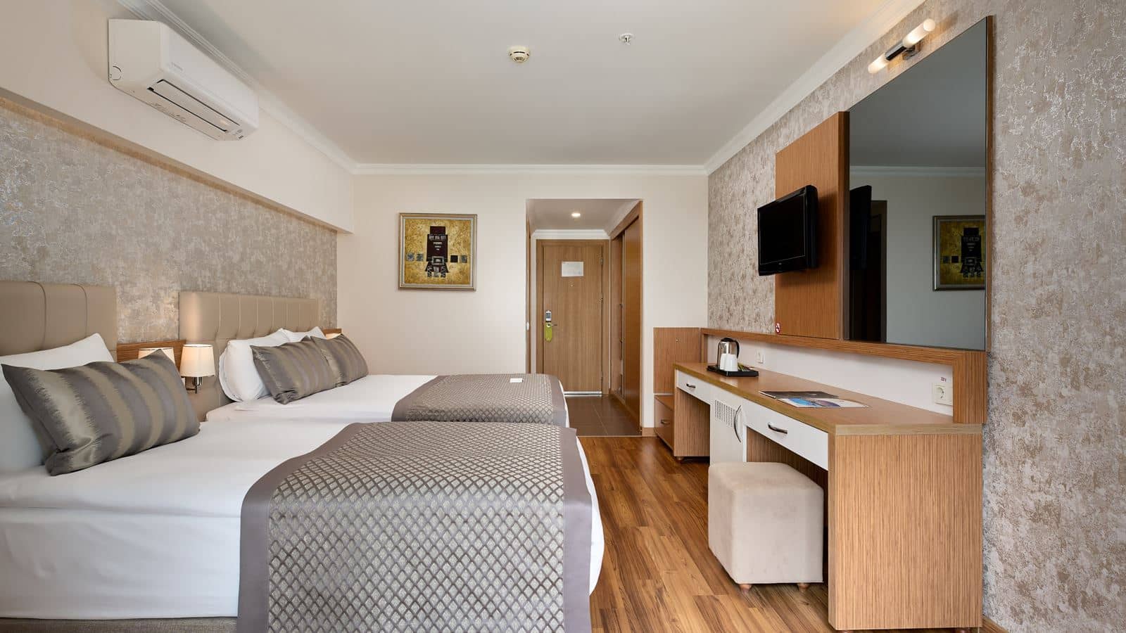 rooms-standard-room-land-view