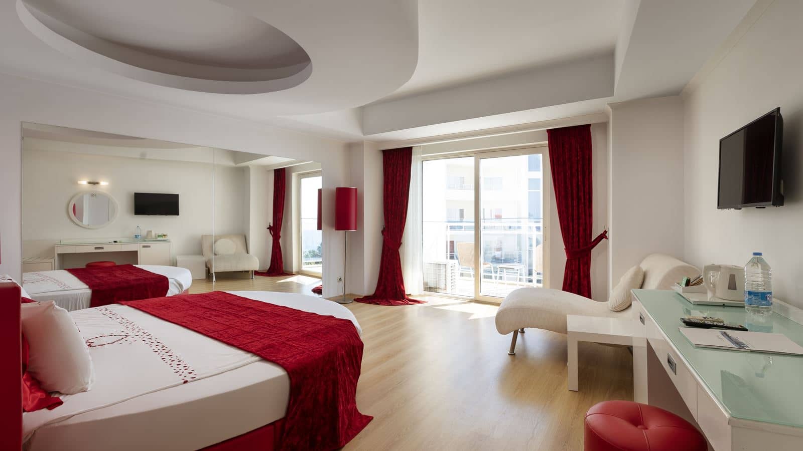 rooms-red-door-room