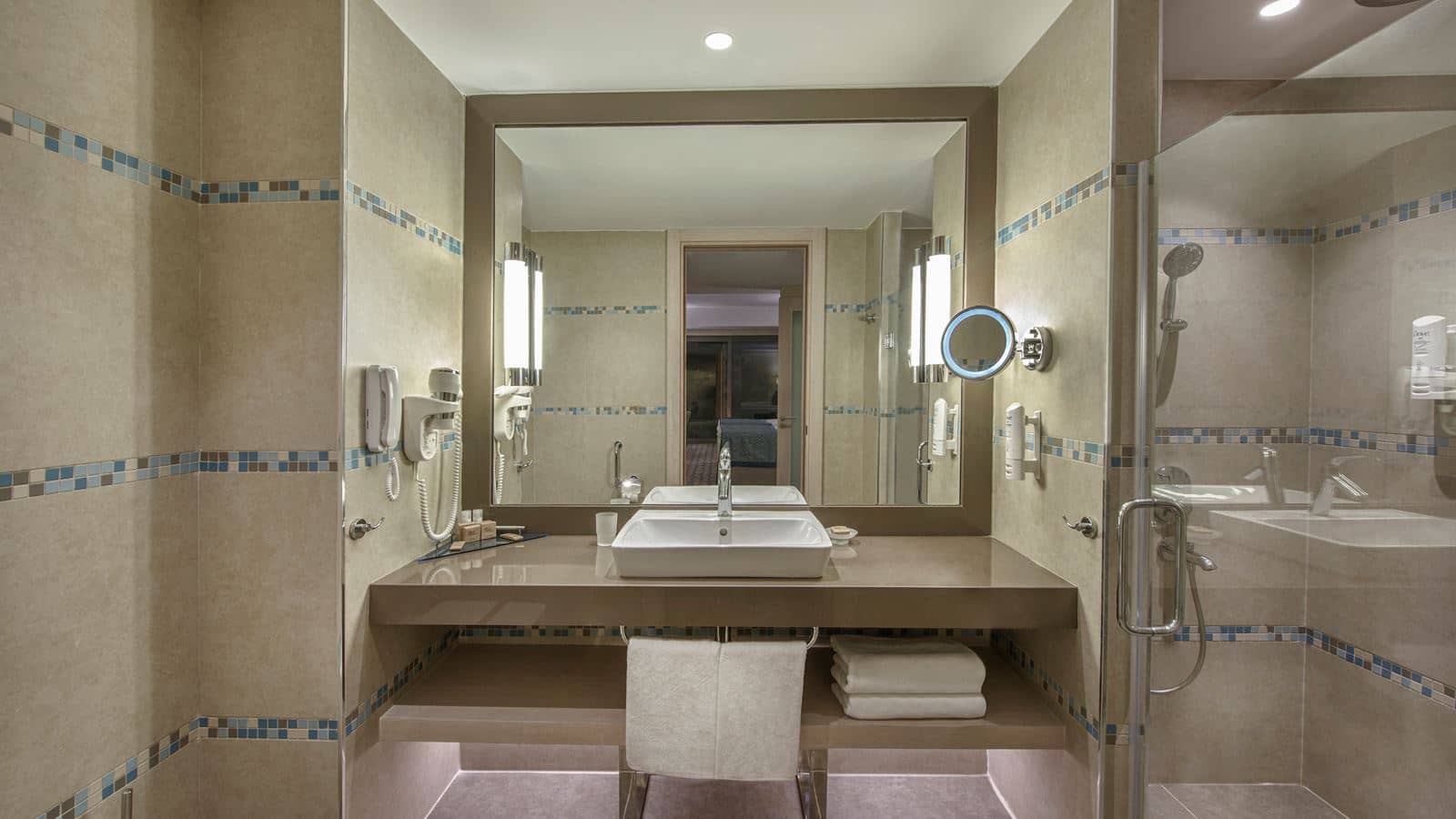 rooms-deluxe-building-standard-room