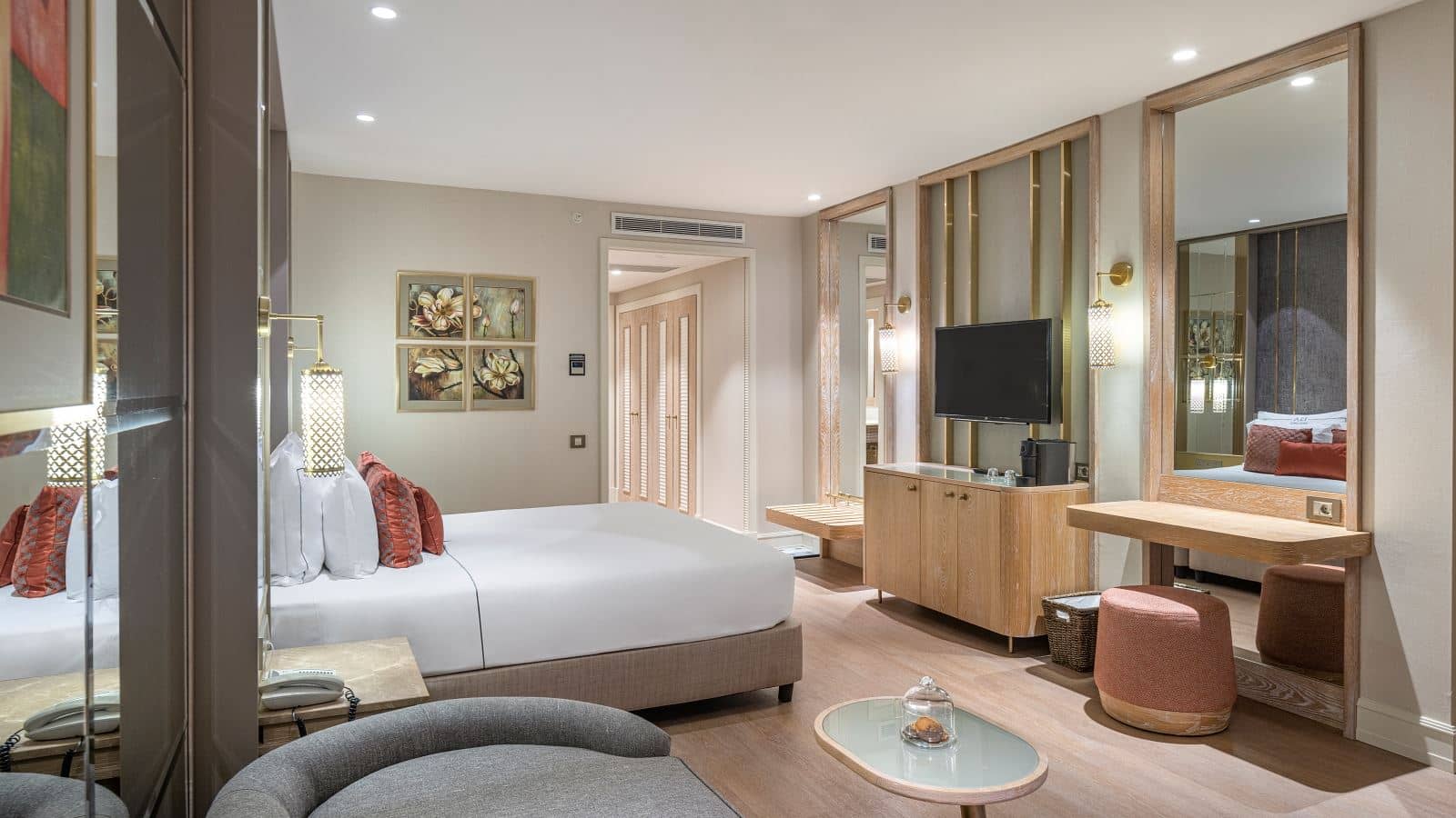 rooms-coral-room