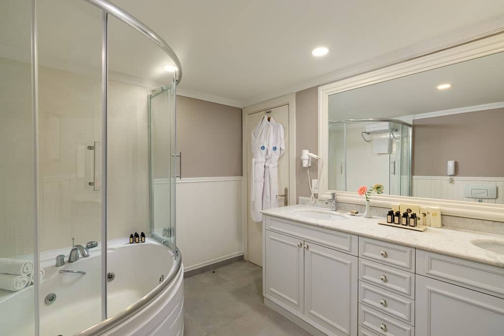 rooms-senior-suite