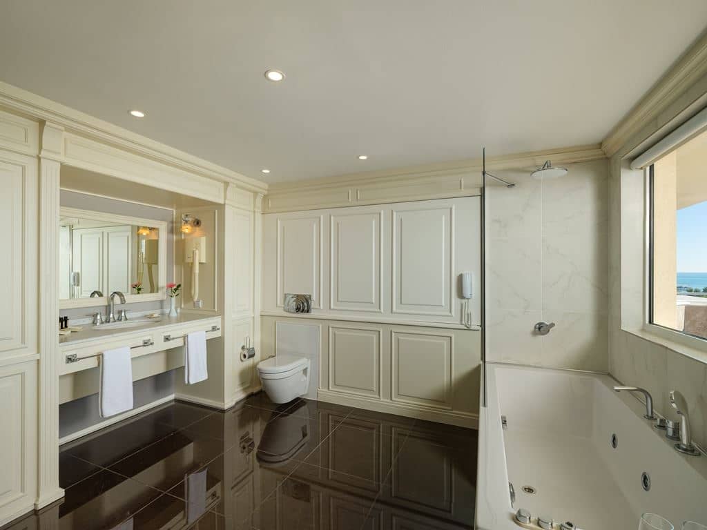 rooms-king-suite