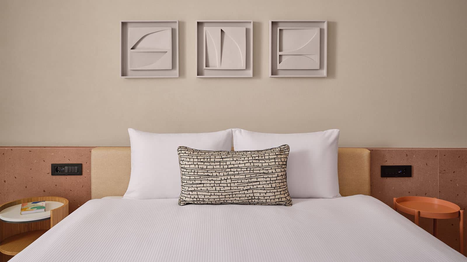 rooms-family-suite-main-building-room