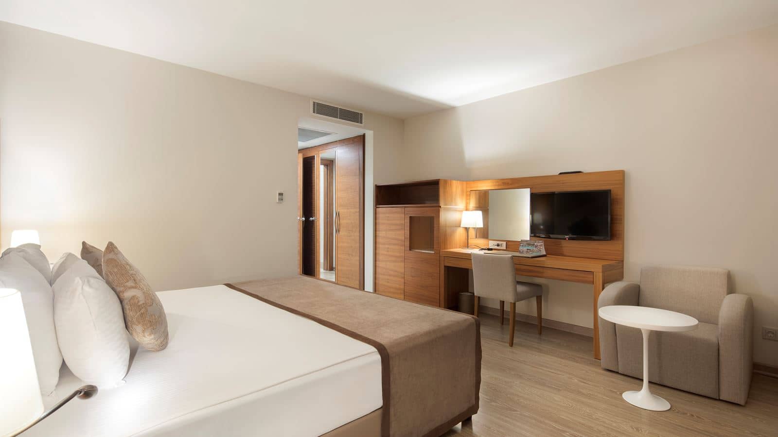 rooms-villa-royal