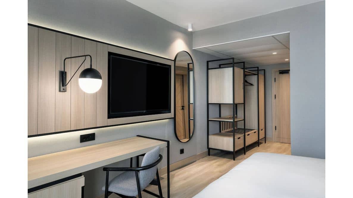 rooms-doubletwin-deluxe-room-cityview-balcony