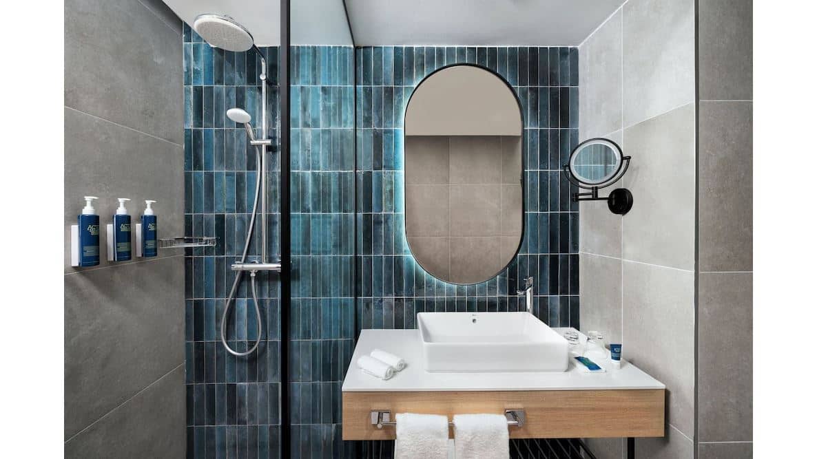 rooms-doubletwin-deluxe-room-cityview-balcony