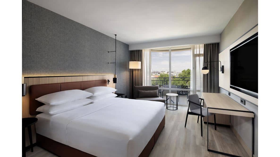 rooms-doubletwin-deluxe-room-cityview-balcony