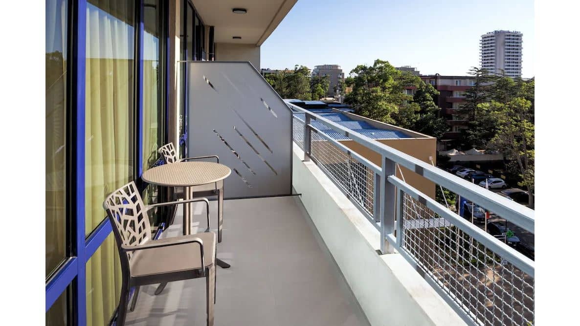 rooms-doubletwin-deluxe-room-cityview-balcony