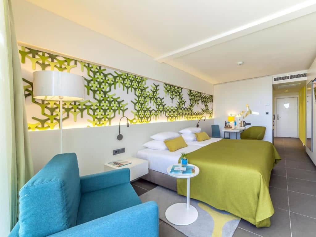 rooms-superior-room-balcony