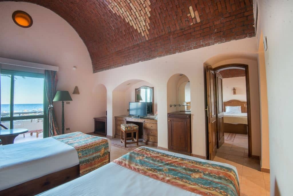rooms-family-room
