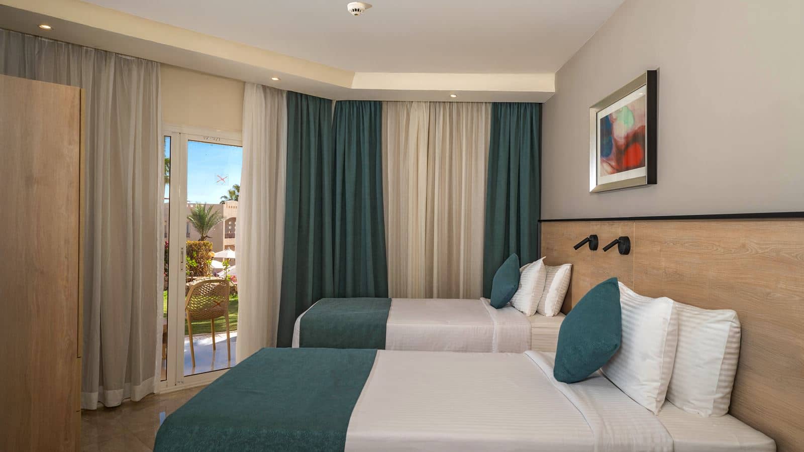 rooms-grand-family-room