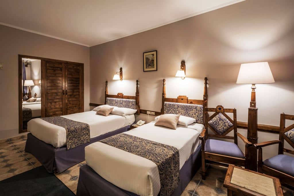rooms-premium-room-pool--seaview