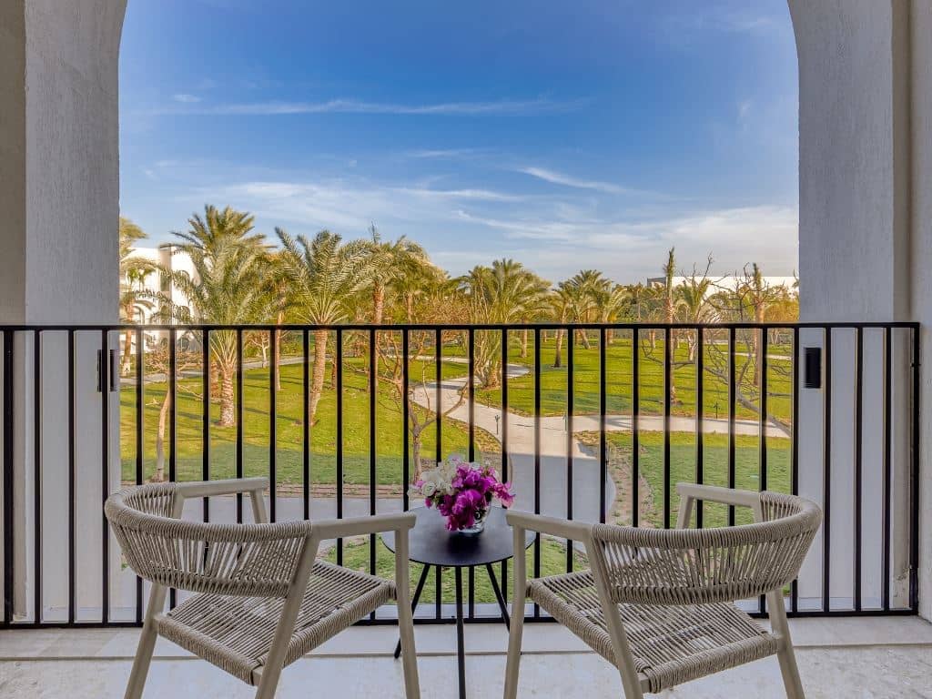 rooms-deluxe-room-garden-view
