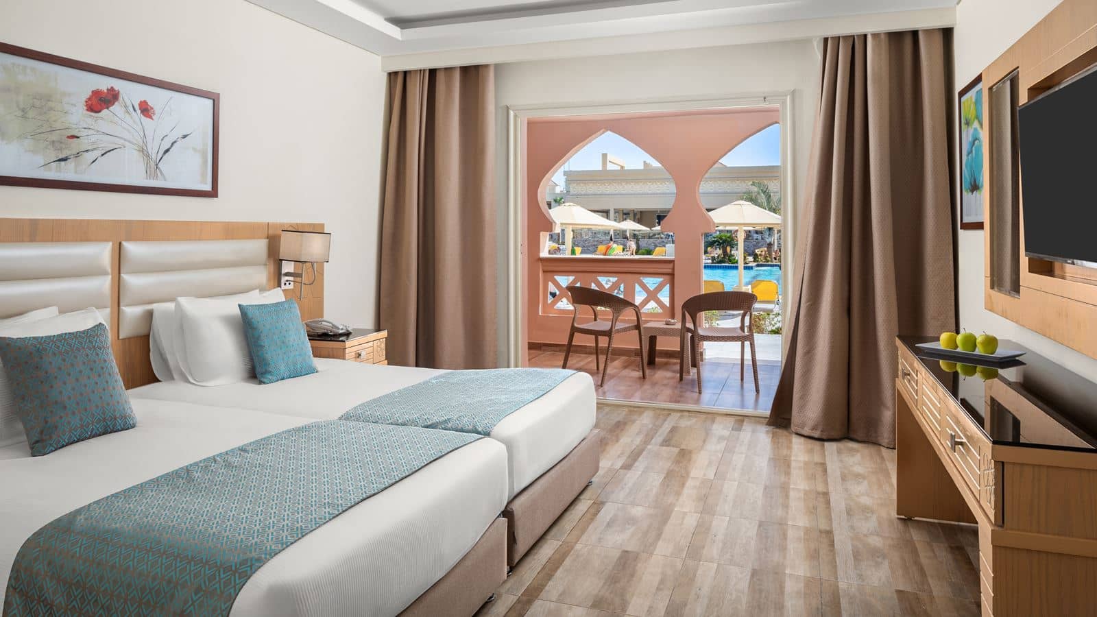 rooms-room-standard-pool-view