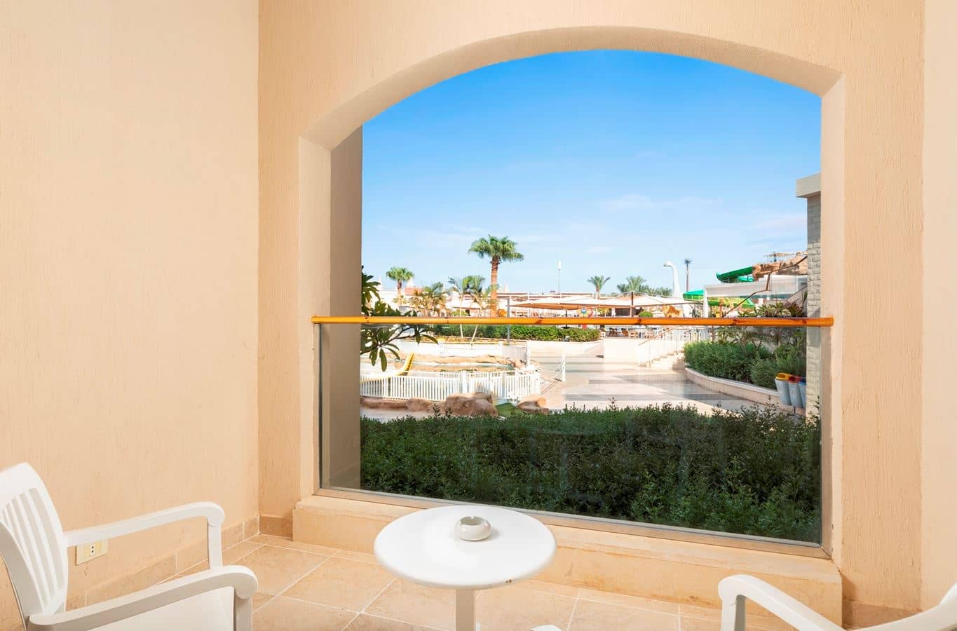 rooms-family-2-bedroom-gardenpool-view