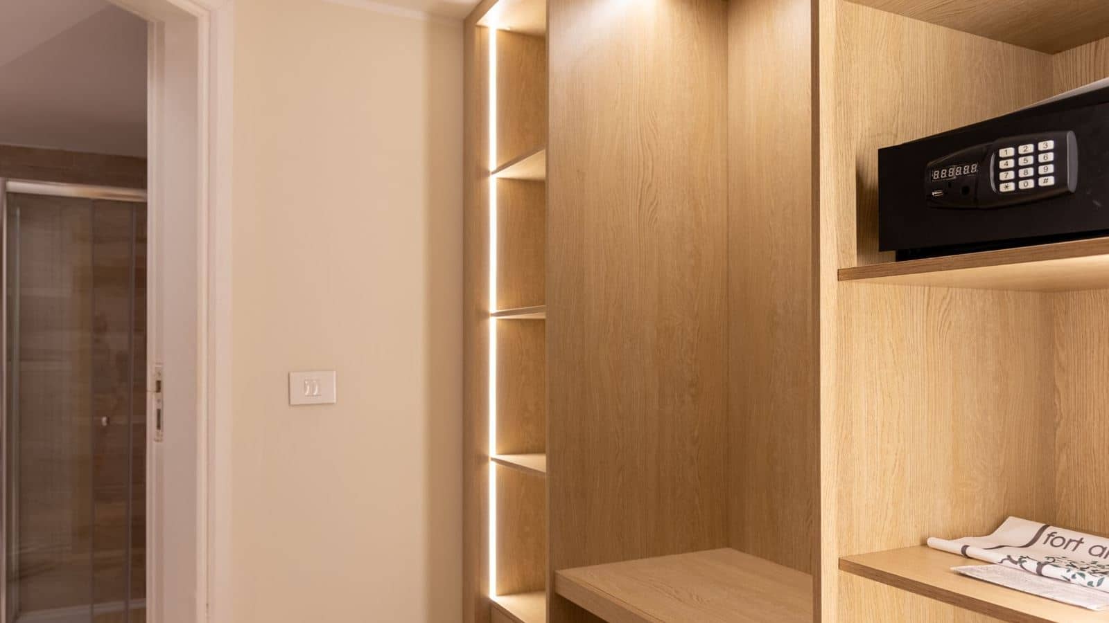 rooms-elite-suite-west-bay-+16