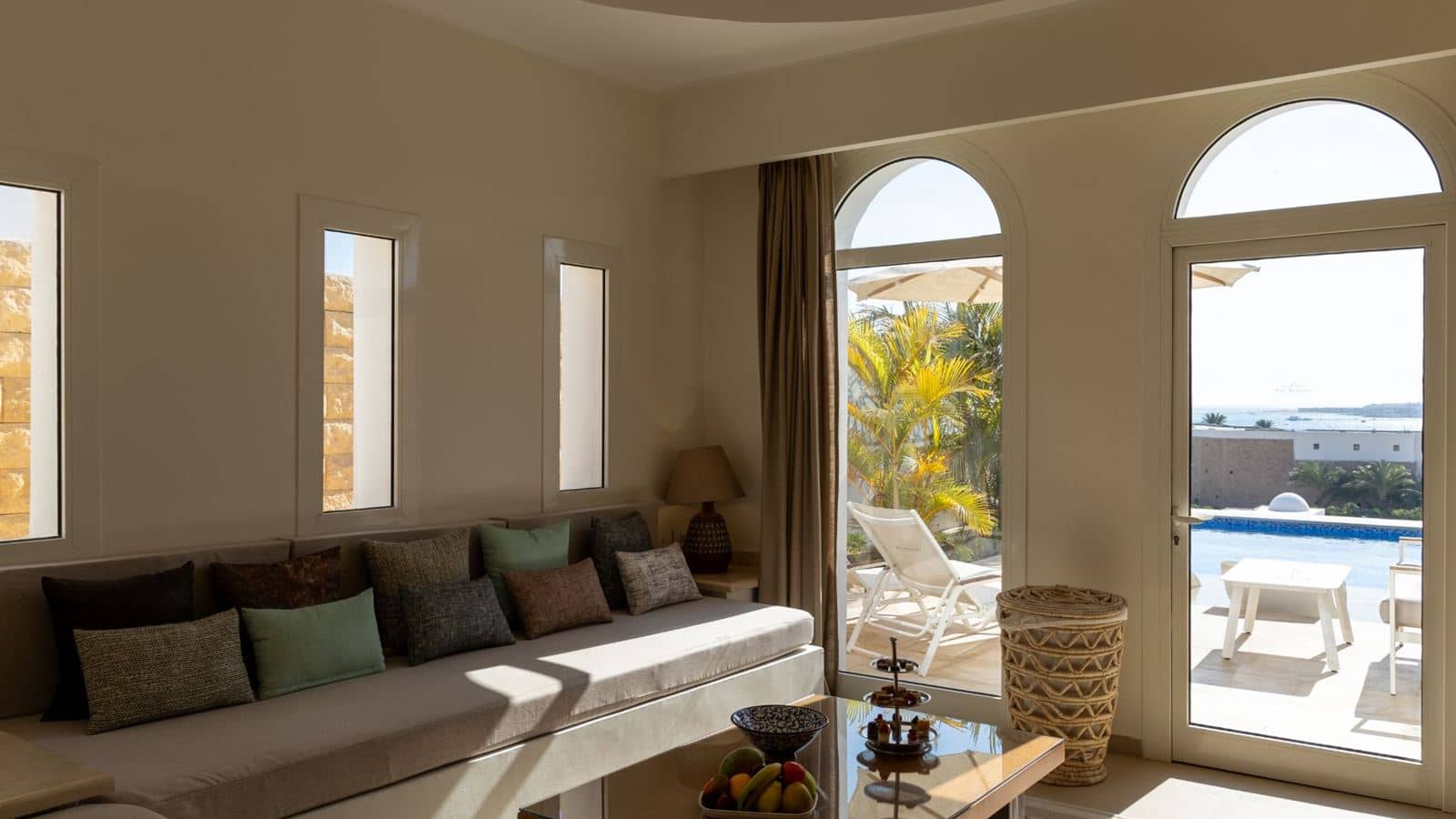 rooms-swim-up-villa-seaview