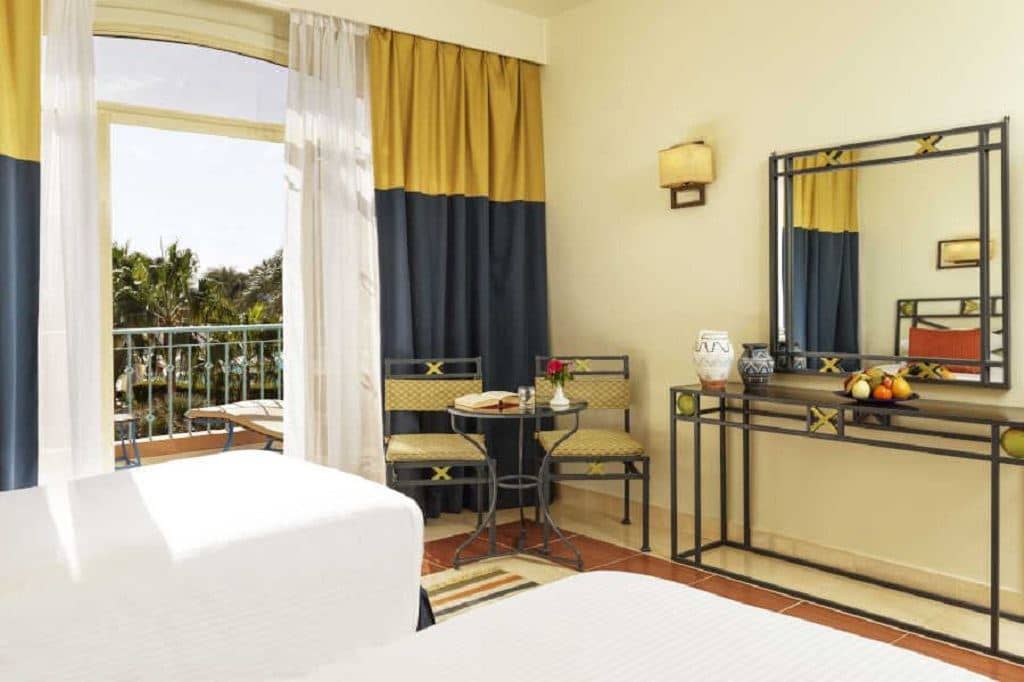 rooms-deluxe-room