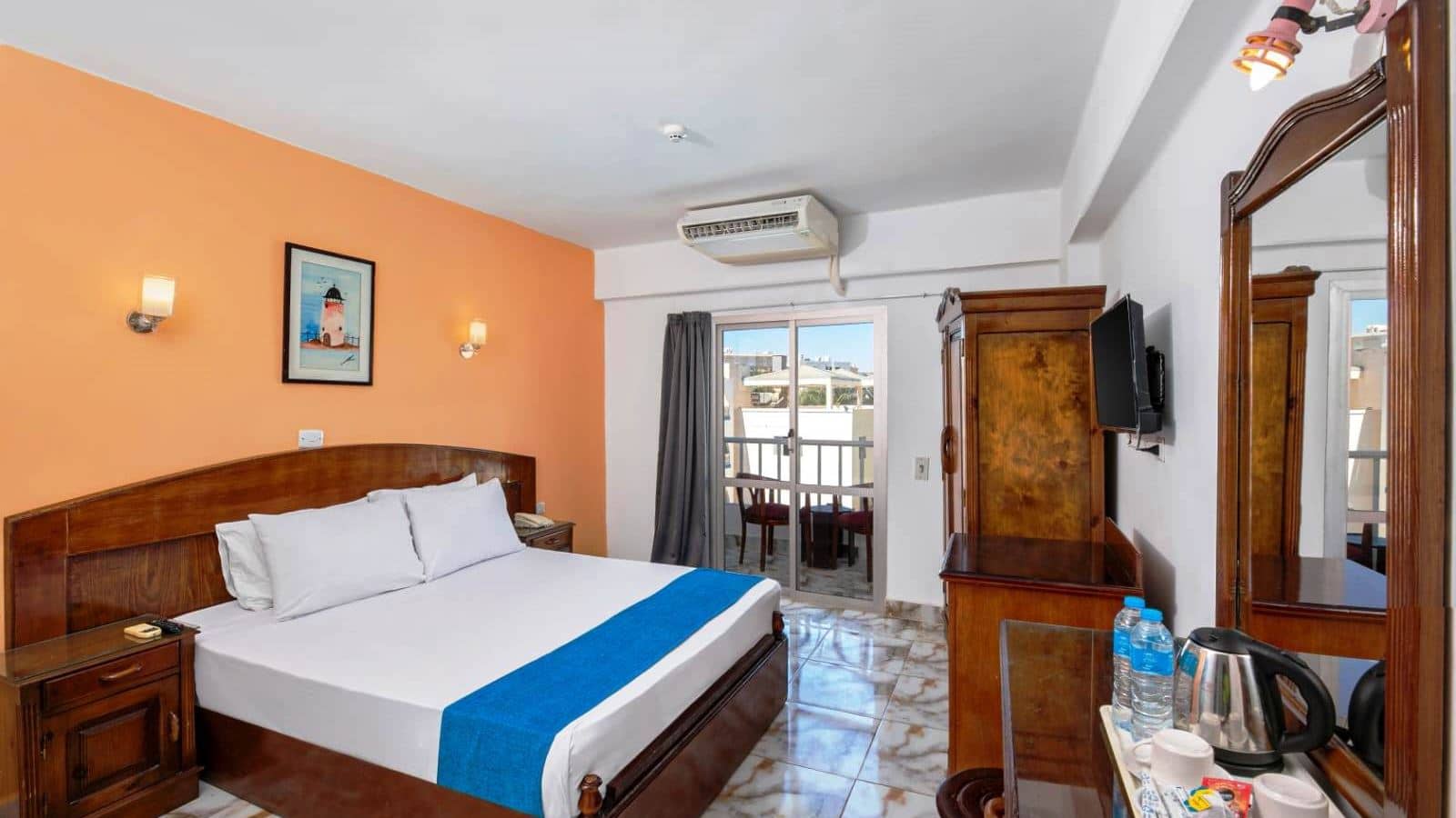 rooms-room-standard-pool-view
