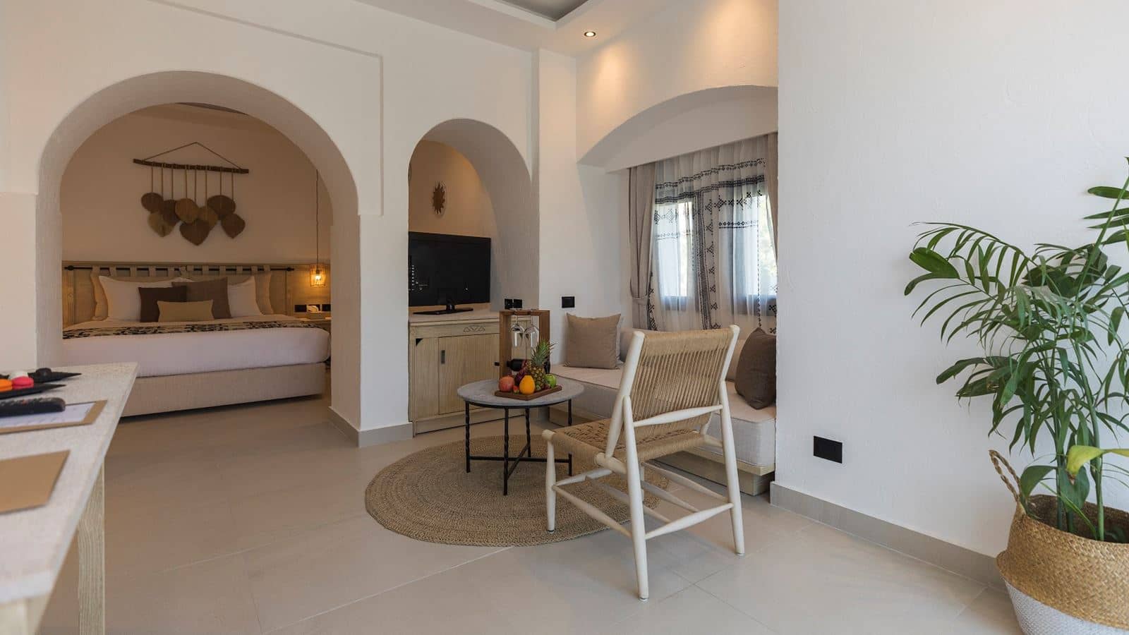 rooms-junior-jacuzzi-suite-garden-view