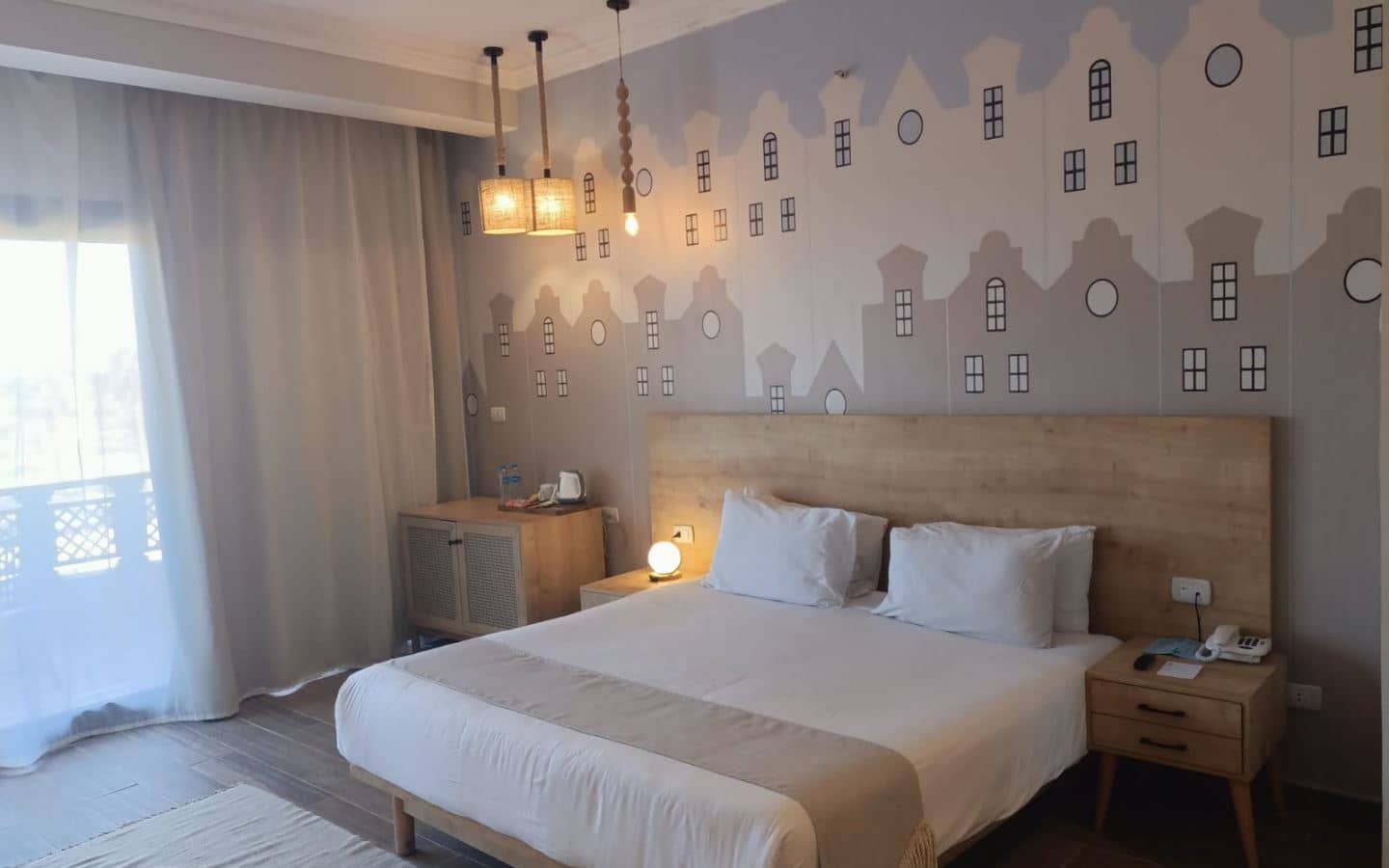 rooms-deluxe-family-room