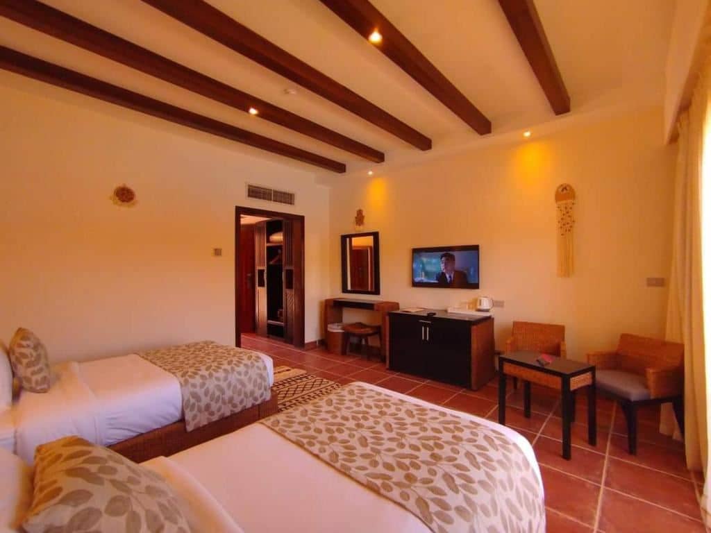 rooms-deluxe-pool-view