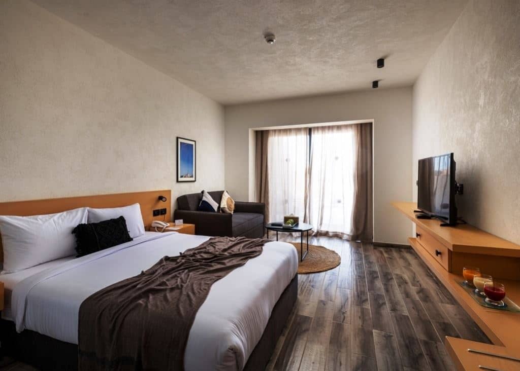 rooms-creek-premium-studio-mountain-view
