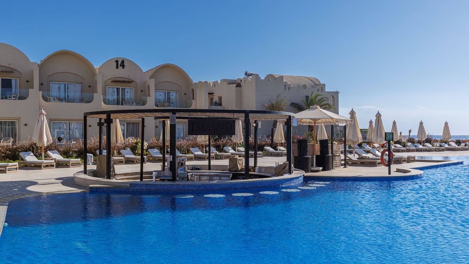 bars-island-pool-bar