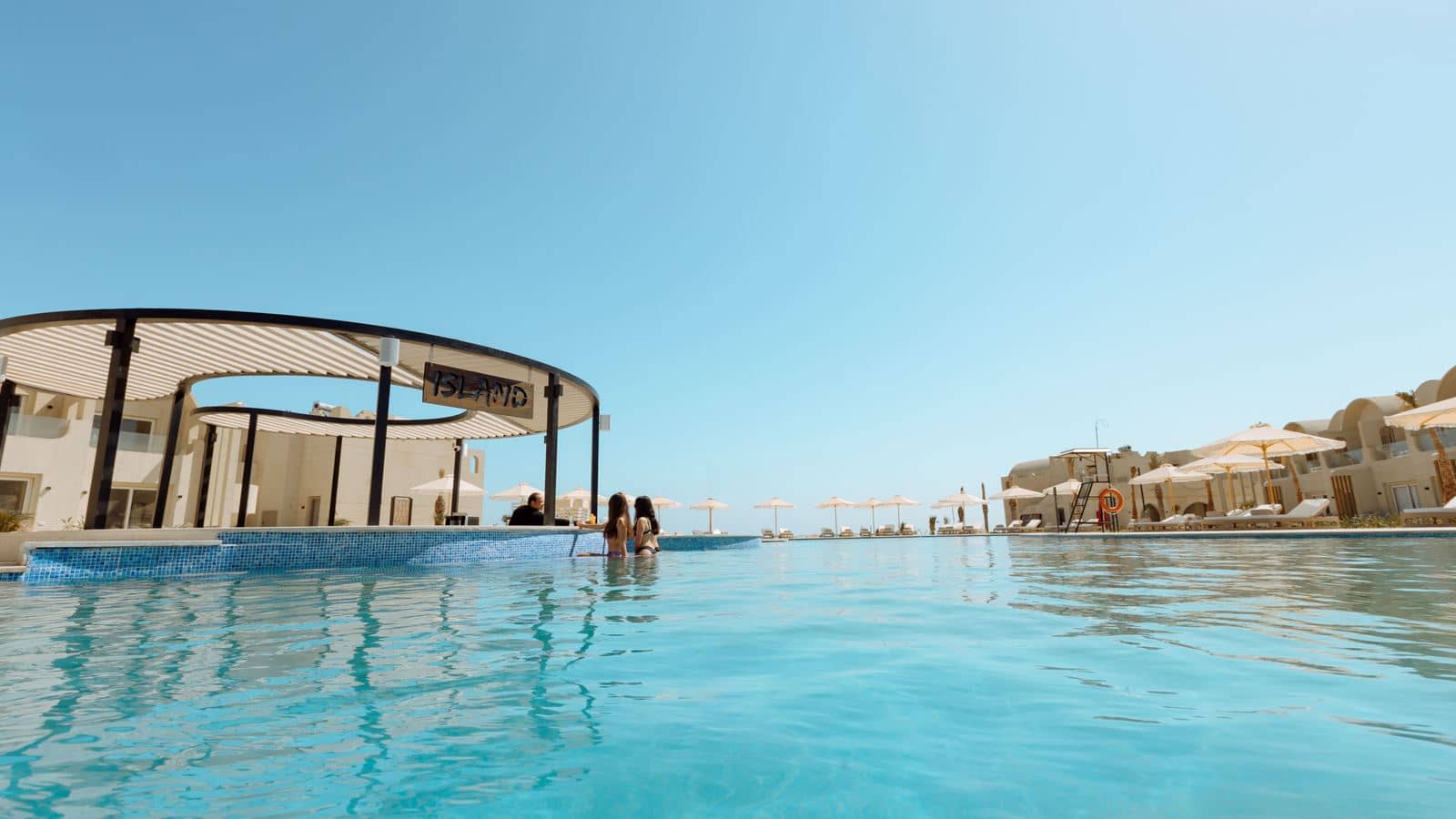 bars-island-pool-bar