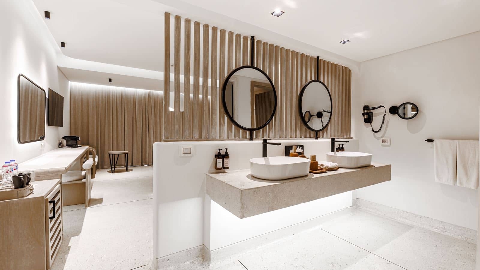 rooms-deluxe-swimup-suite