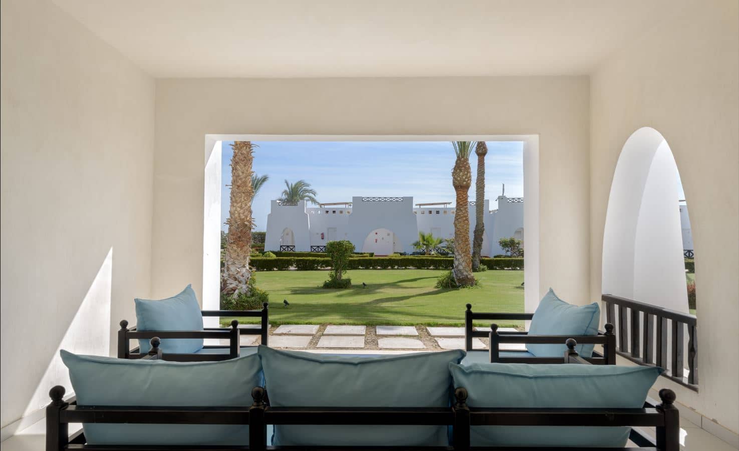 rooms-deluxe-room-garden-view