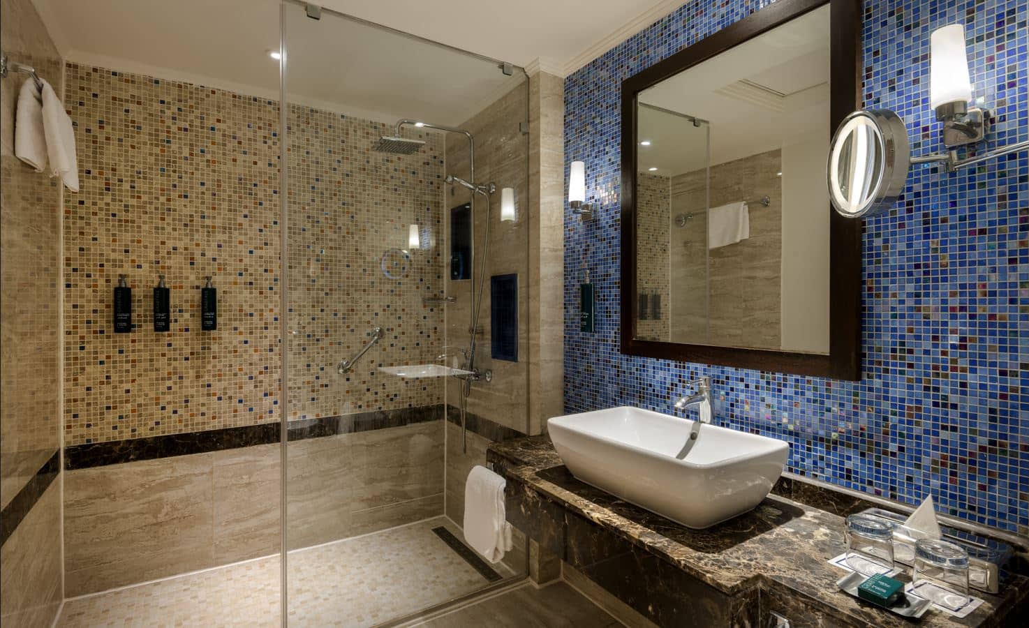 rooms-standard-room-pool-view
