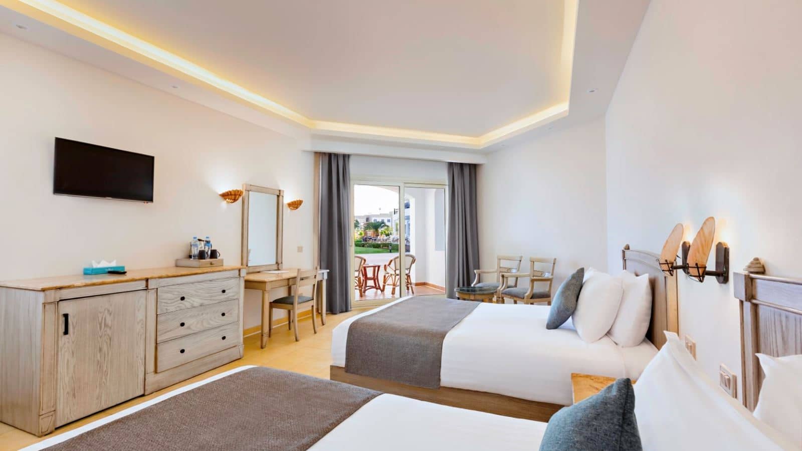rooms-deluxe-room-gardenpool-view