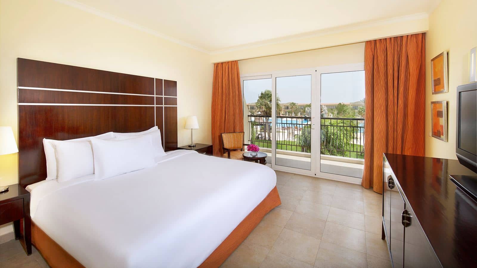 rooms-mountainside-king-deluxe-suite-pool-view