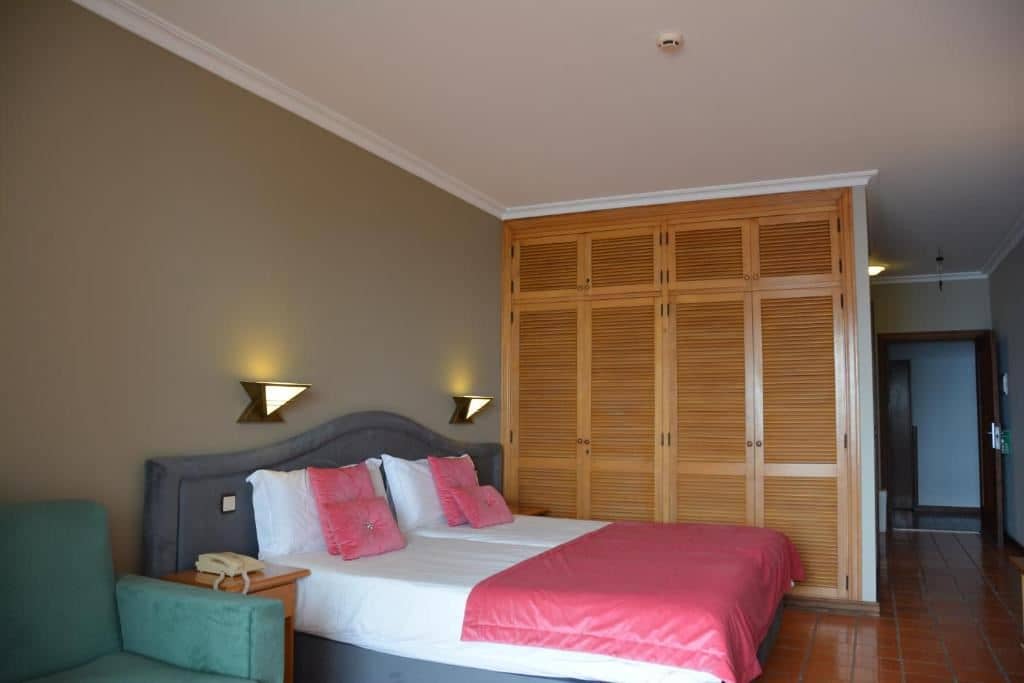 rooms-1v--1-bedroom-apartment-with-sea-view