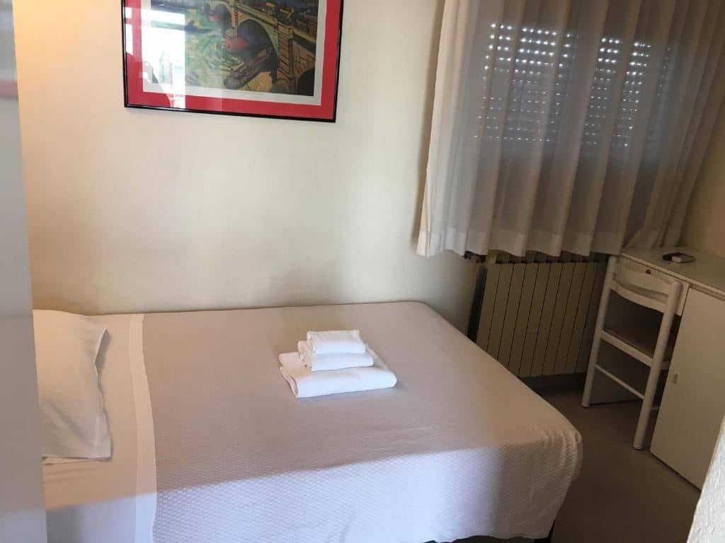 rooms-classic-room-with-balcony-double-single-use