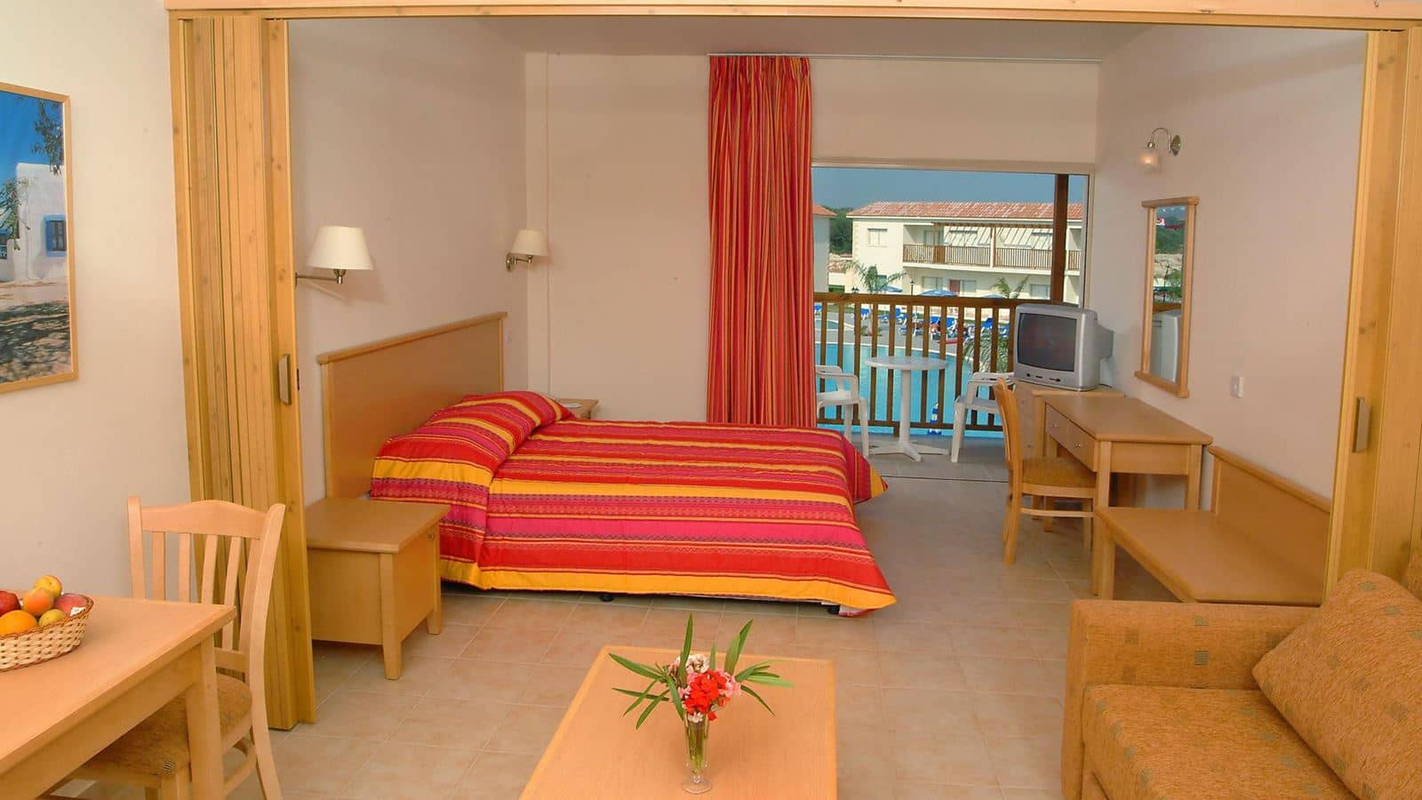 rooms-1-bedroom-standard-apartment-balcony