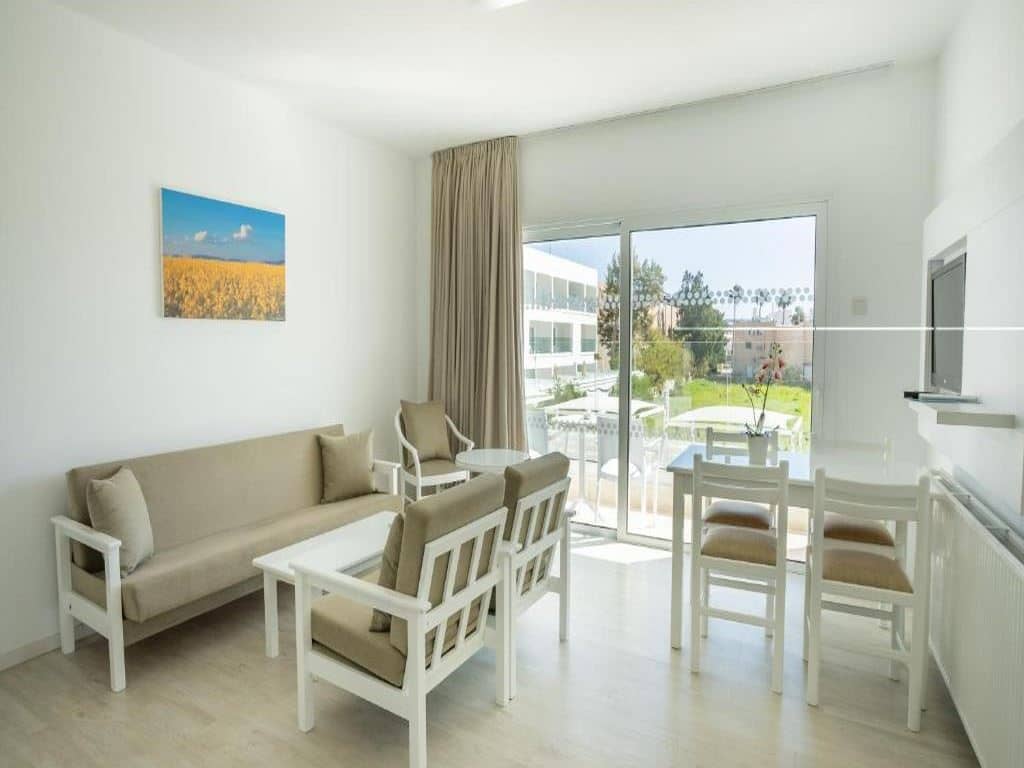 rooms-one-bedroom-executive-apartmentbalcony