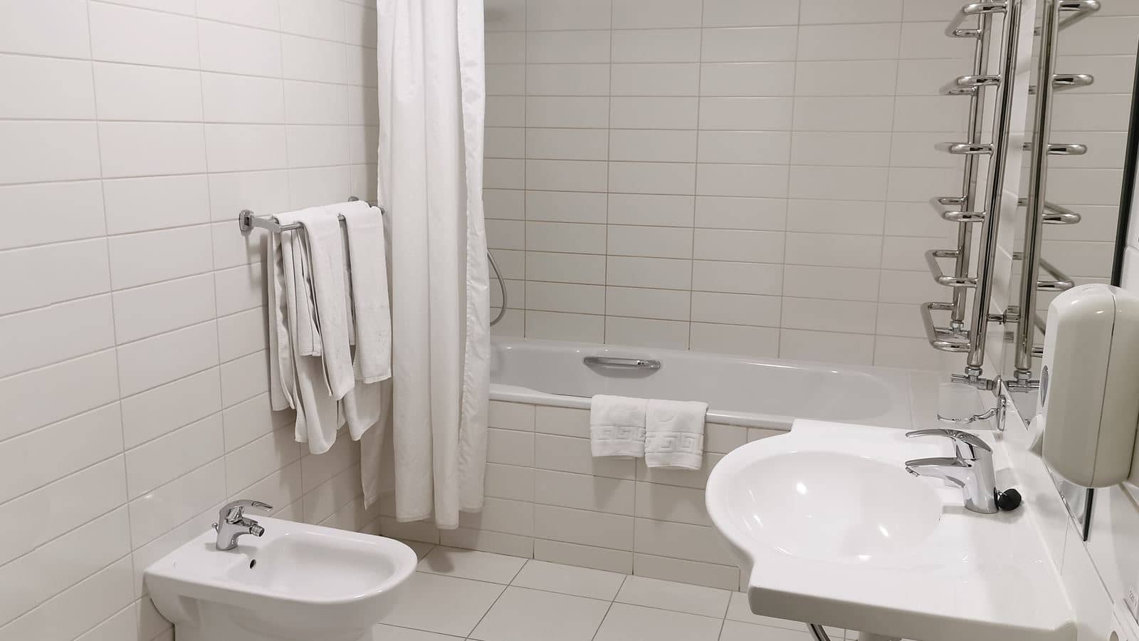 rooms-superior-room