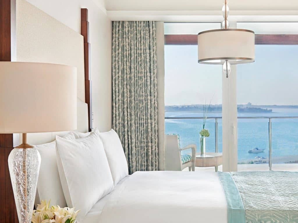 rooms-deluxe-family-room