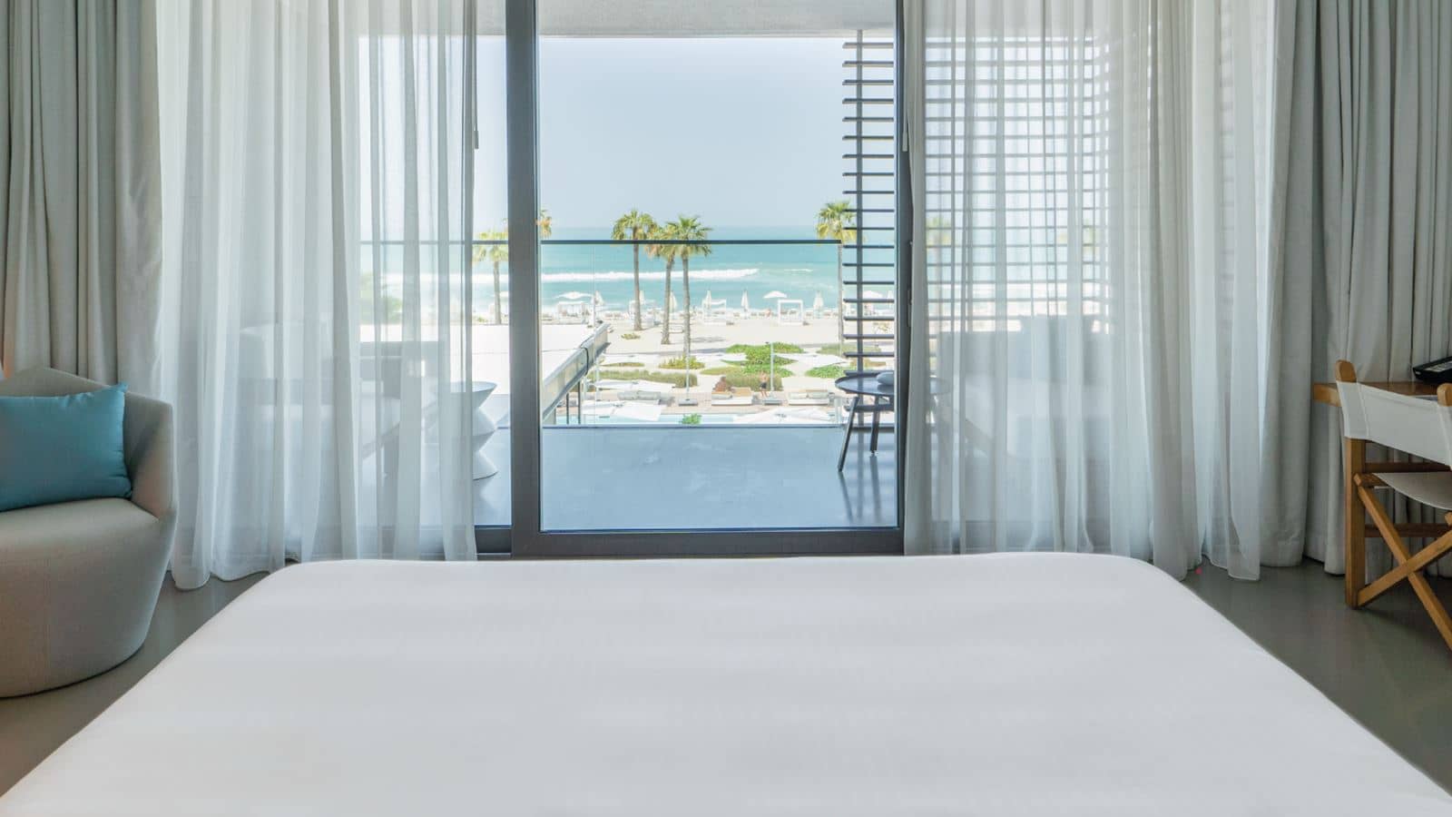 rooms-luux-room-sea-view