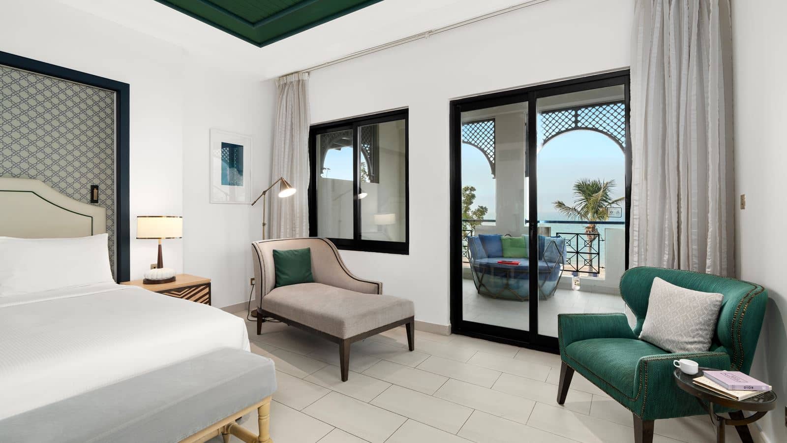 rooms-family-room-beach-front