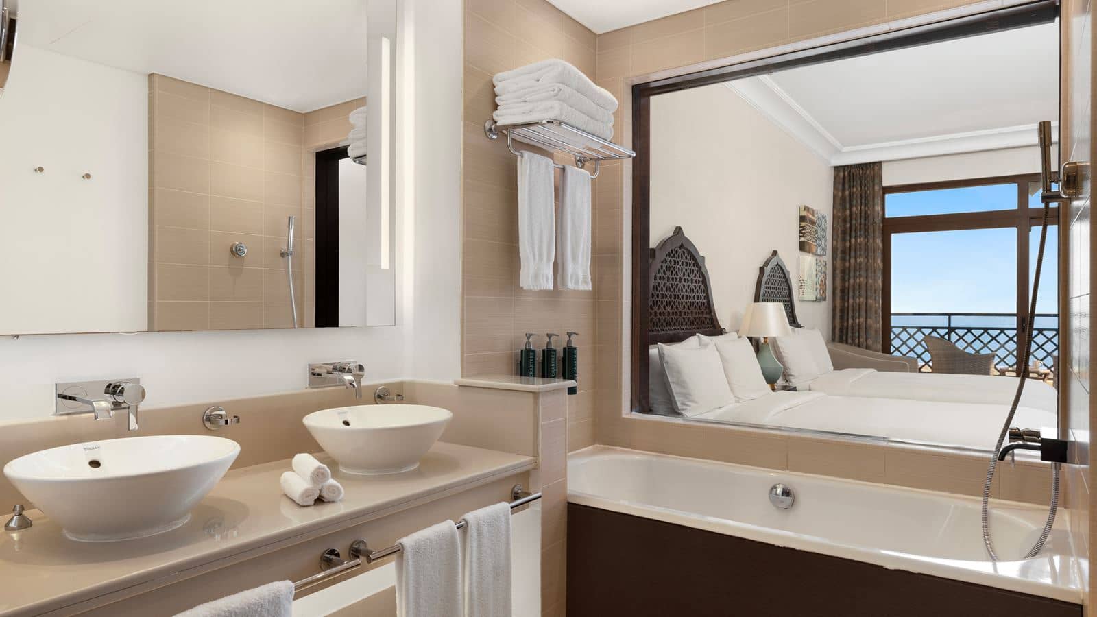 rooms-family-room-sea-view