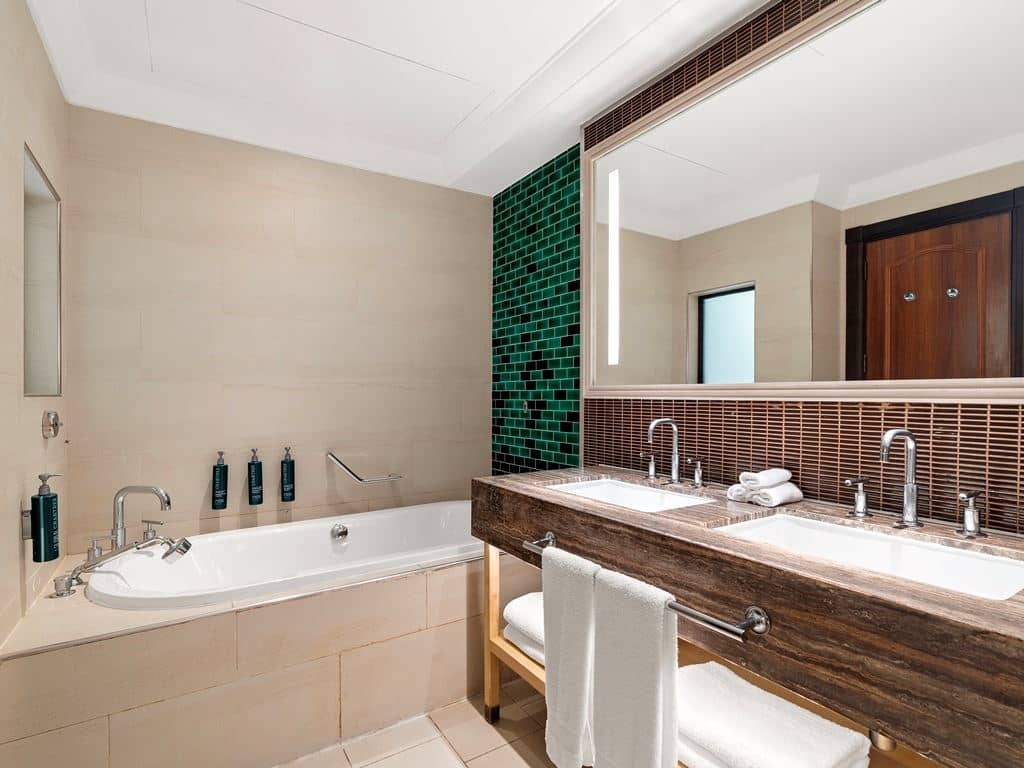 rooms-family-room-beach-access