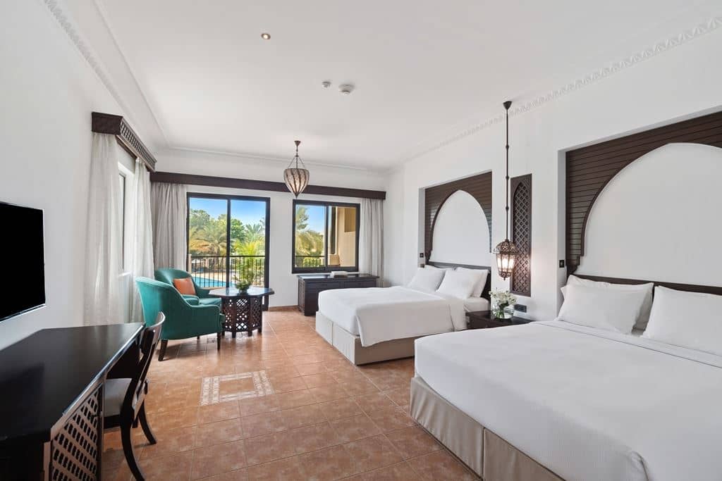 rooms-family-room-pool-view